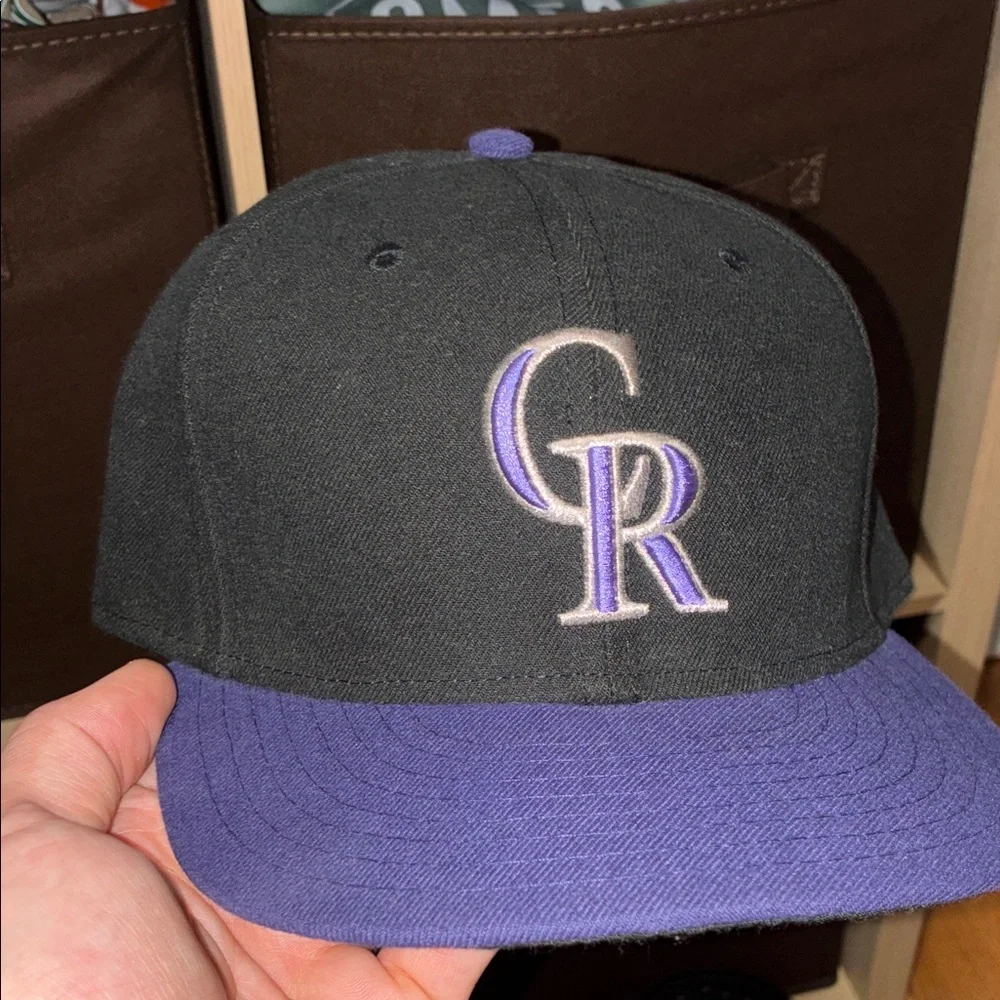 Colorado Rockies Fitted Baseball Cap - Picture 1 of 3